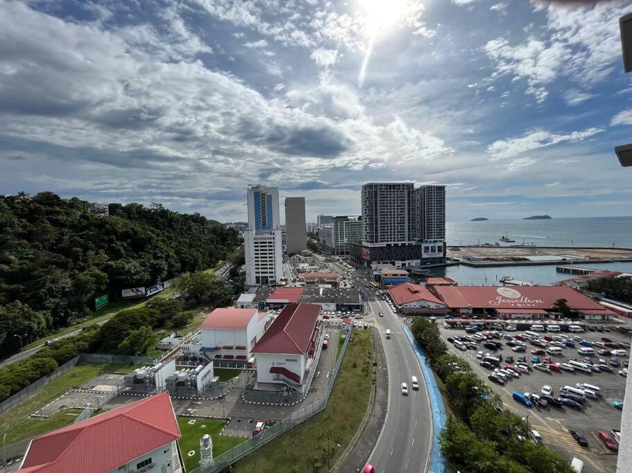 Appartamento Jesselton Quay Kota Kinabalu 1 Esterno foto