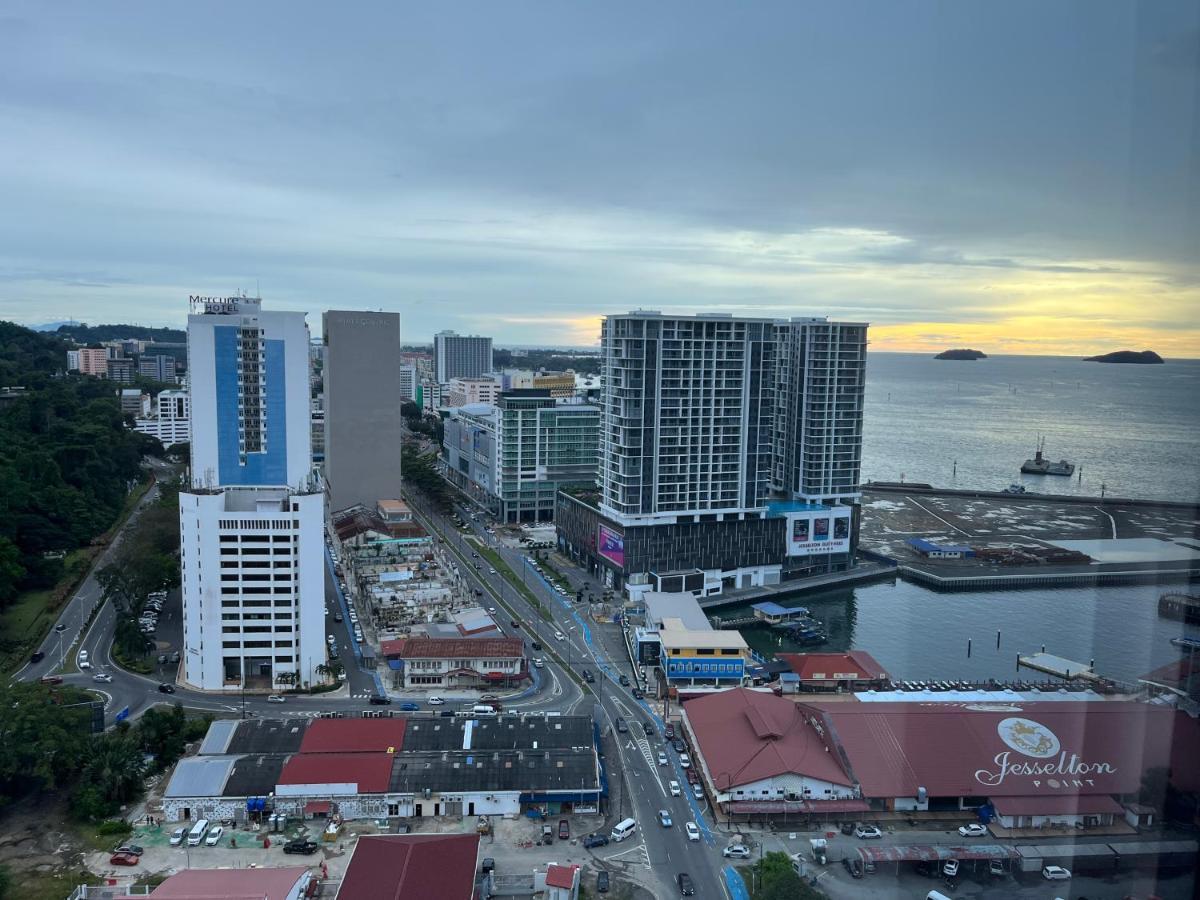 Appartamento Jesselton Quay Kota Kinabalu 1 Esterno foto